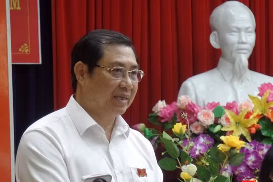 Ông Huỳnh Đức Thơ, Chủ tịch UBND TP Đà Nẵng trả lời ý kiến cử tri trong khuôn khổsự kiện tiếp xúc cử tri, báo cáo kết quả Kỳ họp thứ 9 HĐND TP khóa 9 (nhiệm kỳ 2016-2021) với cử tri quận Thanh Khê.