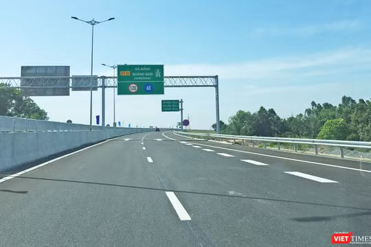 UBND tỉnh Quảng Nam có công văn yêu cầu các ngành, địa phương, đơn vị liên quan tập trung giải quyết các tồn tại trong công tác giải phóng mặt bằng dự án đường cao tốc Đà Nẵng - Quảng Ngãi đoạn qua địa bàn tỉnh, bàn giao dứt điểm mặt bằng trước ngày 15/4.