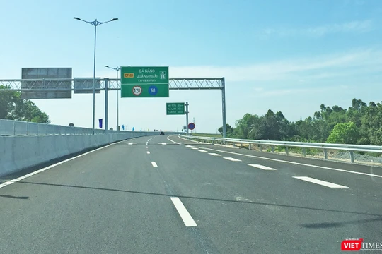 UBND tỉnh Quảng Nam có công văn yêu cầu các ngành, địa phương, đơn vị liên quan tập trung giải quyết các tồn tại trong công tác giải phóng mặt bằng dự án đường cao tốc Đà Nẵng - Quảng Ngãi đoạn qua địa bàn tỉnh, bàn giao dứt điểm mặt bằng trước ngày 15/4.