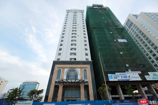 Chiều ngày 7/5, Chủ tịch UBND TP Đà Nẵng đã có chỉ đạo Sở Xây dựng Đà Nẵng buộc chủ đầu tư công trình Khách sạn Eden (đường Võ Nguyên Giáp, phường Mỹ An, quận Ngũ Hành Sơn) tháo dỡ phần xây dựng sai giấy phép. 