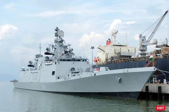 Tàu Hải quân Ấn Độ trong một chuyến thăm Đà Nẵng vào năm 2015