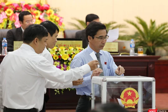 Chủ tịch HĐND Đà Nẵng kiến nghị xem việc giải tỏa đền bù là nhiệm vụ quan trọng và cần đưa tiêu chí này vào đánh giá năng lực lãnh đạo của Chủ tịch các quận huyện