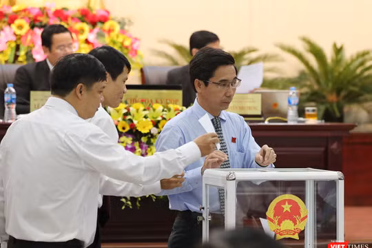 Chủ tịch HĐND Đà Nẵng kiến nghị xem việc giải tỏa đền bù là nhiệm vụ quan trọng và cần đưa tiêu chí này vào đánh giá năng lực lãnh đạo của Chủ tịch các quận huyện