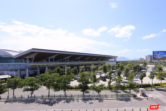 Trước tốc độ tăng trưởng hành khách qua cảng, Nhà ga hành khách quốc tế sân bay Đà Nẵng đang đứng trước nhu cầu mở rộng, nâng công suất phục vụ.