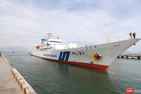 Sáng 24/7, tàu Lực lượng bảo vệ bờ biển Nhật Bản - Kojima cùng thủy thủ đoàn 80 người đã đến thăm TP Đà Nẵng.