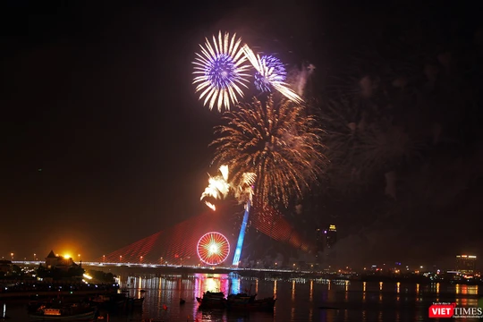 Đà Nẵng bắn pháo hoa trong đêm giao thừa tại điểm bắn cầu Nguyễn Văn Trỗi