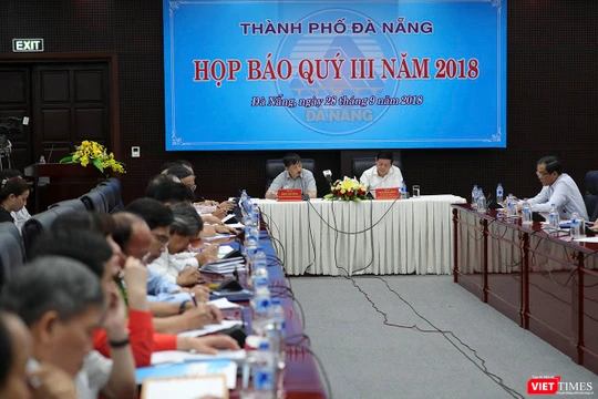 Chiều 28/9, tại buổi Họp báo thường kỳ Quý 3/2018 do UBND TP Đà Nẵng tổ chức, nhiều vấn đề “nóng” liên quan đến nhiều lĩnh vực diễn ra trên địa bàn TP Đà Nẵng đã được báo chí nêu ra và yêu cầu được trả lời thỏa đáng.
