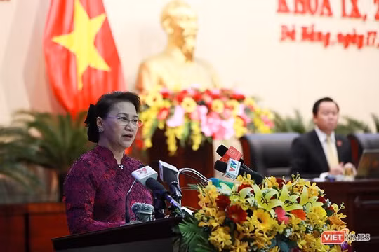 Chủ tịch Quốc hội Nguyễn Thị Kim Ngân phát biểu chỉ đạo tại phiên khai mạc kỳ họp thứ 9 HĐND TP Đà Nẵng khóa IX diễn ra sáng 17/12