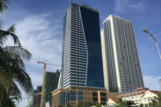 Tổ hợp khách sạn và căn hộ chung cư cao Mường Thanh Sơn Trà đã xây trái phép 104 căn hộ của khối chung cư cao cấp 