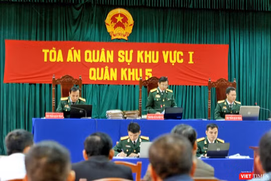 Sáng 19/1, tại Trung tâm đoàn huấn luyện Bộ chỉ Bộ đội biên phòng tỉnh Quảng Nam, Tòa án quân sự 1-Quân khu 5 đã mở phiên tòa xét xử sơ thẩm đối với 21 bị cáo trong vụ phá rừng Pơmu tại khu vực biên giới Việt-Lào gây xôn xao dư luận vào năm 2016.
