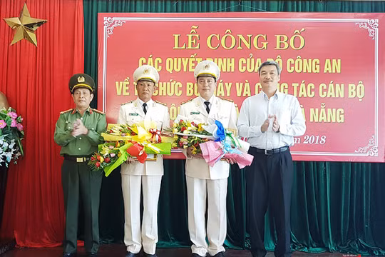 Sáng 21/8, Giám đốc Công an TP Đà Nẵng đã công bố các quyết định của Bộ trưởng Bộ Công an về việc bổ nhiệm hai lãnh đạo Cảnh sát PCCC TP Đà Nẵng giữ chức vụ Phó Giám đốc Công an TP Đà Nẵng. Đồng thời cơ cấu lại tổ chức bộ máy Công an TP Đà Nẵng theo mô h