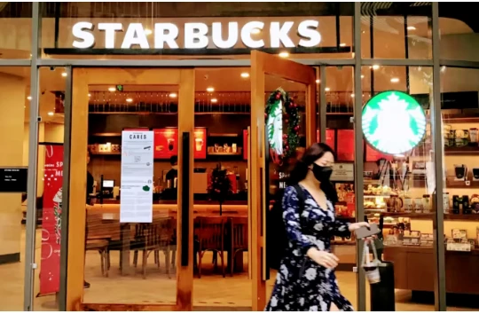 Chiến lược 'sang chảnh hóa cà phê' của Starbucks tỏ ra không hiệu quả ở Việt Nam (Ảnh: Nikkei)
