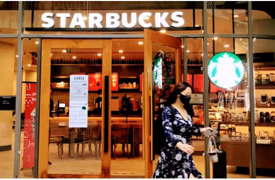 Chiến lược 'sang chảnh hóa cà phê' của Starbucks tỏ ra không hiệu quả ở Việt Nam (Ảnh: Nikkei)