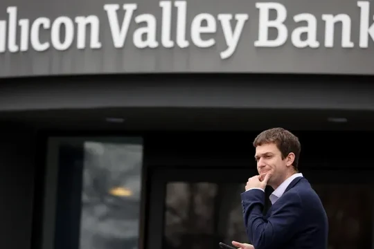 Sự sụp đổ của SVB đã gây rung động toàn hệ thống Ngân hàng này (Ảnh: CNBC)