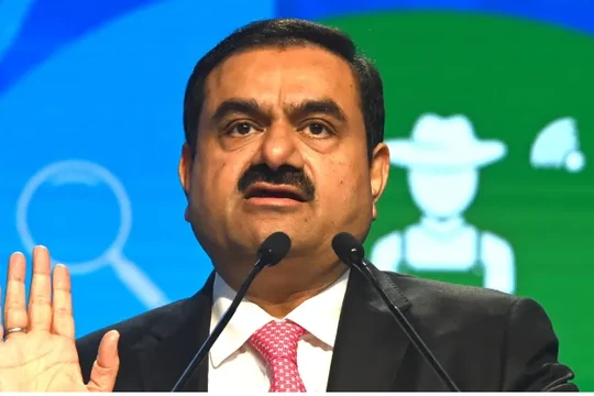 Tập đoàn cả tỷ phú Gautam Adani lao đao vì khủng hoảng (Ảnh: CNBC)