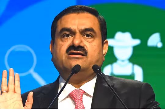 Tập đoàn cả tỷ phú Gautam Adani lao đao vì khủng hoảng (Ảnh: CNBC)