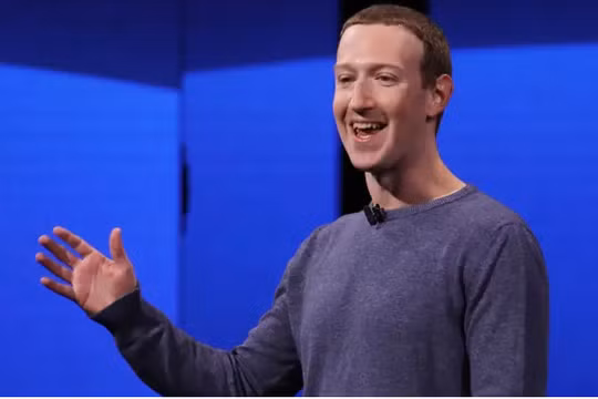 Giám đốc điều hành của Facebook Mark Zuckerberg phát biểu trong hội nghị F8 Facebook Developers (Ảnh: CNBC)