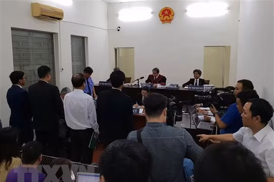 Phiên tòa tạm dừng để hai bên hòa giải. Ảnh: TTXVN