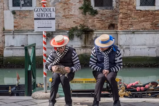 Kinh tế thế giới đang chịu ảnh hưởng xấu từ virus Corona