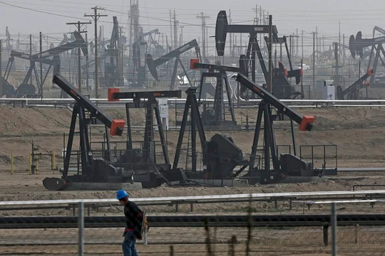 Chính phủ Mỹ mong muốn Ả Rập Saudi có thể cắt giảm sản lượng dầu thô càng sớm càng tốt