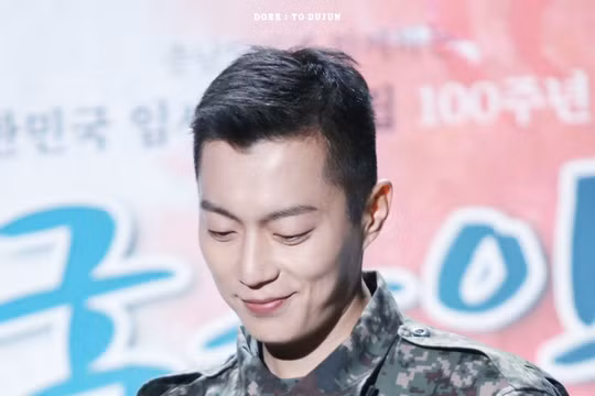 Doojoon nhập ngũ vào ngày 24 tháng 8 năm 2018 (Ảnh: Socialbearing)