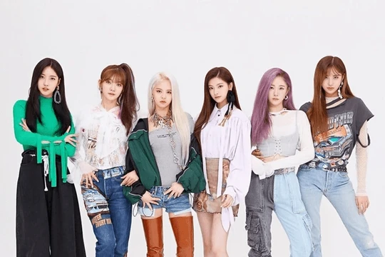 Everglow là nhóm nhạc nữ mới thuộc chủ quản của công ty Yuehua Entertainment