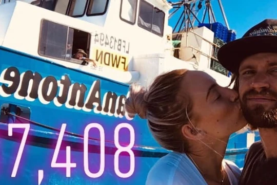 Cặp vợ chồng Australia gom phế thải lấy tiền tổ chức đám cưới. Ảnh: BrightSide