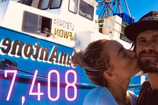 Cặp vợ chồng Australia gom phế thải lấy tiền tổ chức đám cưới. Ảnh: BrightSide