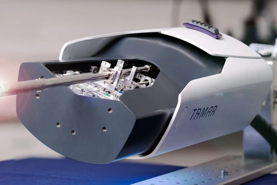 Hệ thống nội soi robot nhỏ nhất và chính xác nhất thế giới để phẫu thuật não xâm lấn tối thiểu. Ảnh NoCamels