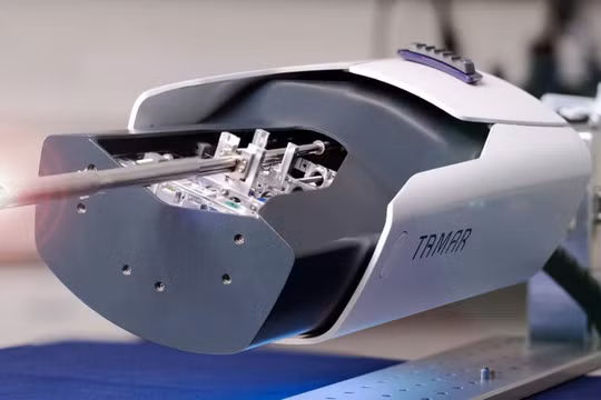 Hệ thống nội soi robot nhỏ nhất và chính xác nhất thế giới để phẫu thuật não xâm lấn tối thiểu. Ảnh NoCamels