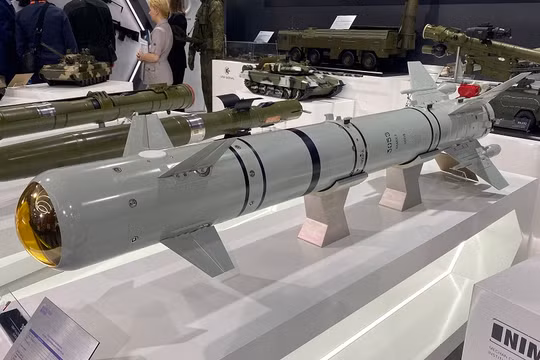 Tên lửa không đối đất hạng nhẹ LMUR “Izdeliye 305”. Ảnh Russian Gazeta.