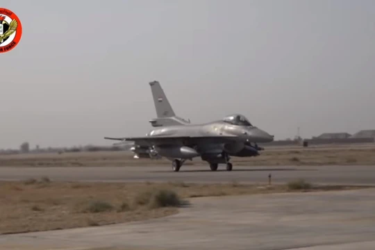 F-16 không quân Iraq xuất kích tiêu diệt khủng bố. Ảnh video South Front.