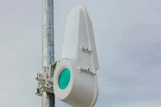 Thiết bị đầu cuối thu phát laser của hệ thống truyền thông Internet đến vùng sâu, vùng xa. Ảnh Euronews Next