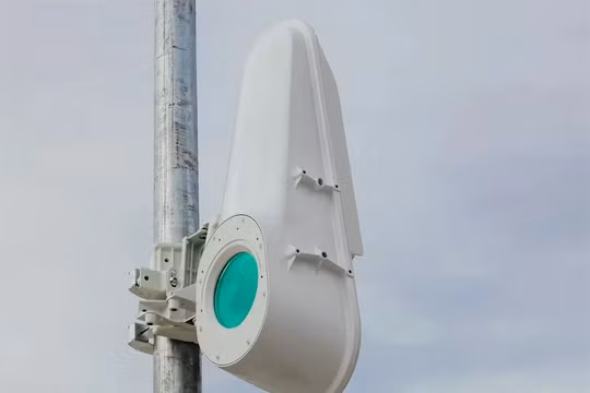 Thiết bị đầu cuối thu phát laser của hệ thống truyền thông Internet đến vùng sâu, vùng xa. Ảnh Euronews Next