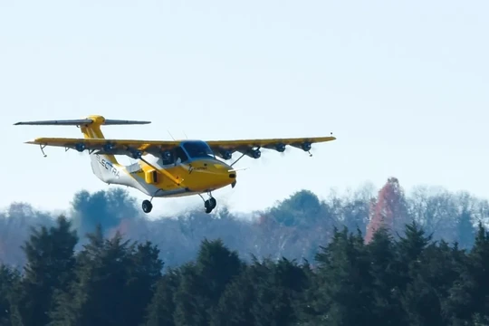 Nguyên mẫu máy bay lai điện EL-2 Goldfinch của Electra. Taylor Mickal/Electra