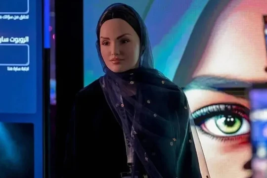 Ả rập Xê út giới thiệu robot Sara, có khả năng nói tiếng Ả rập và nhảy múa các điệu nhảy địa phương. Ảnh Engineering Interesting.