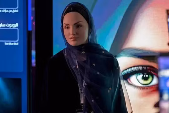 Ả rập Xê út giới thiệu robot Sara, có khả năng nói tiếng Ả rập và nhảy múa các điệu nhảy địa phương. Ảnh Engineering Interesting.