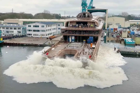 Lürssen Yachts hạ thủy siêu du thuyền phi xả thải CO2. Ảnh video Lürssen Yachts