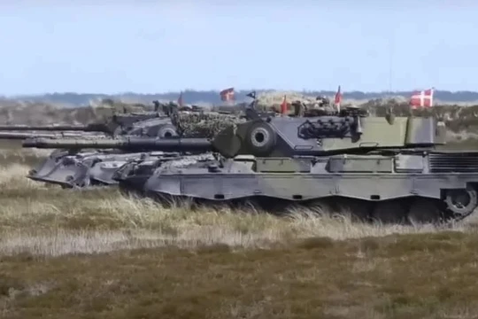 Xe tăng Leopard-2A4 của Ba Lan. Ảnh minh họa Topwar.