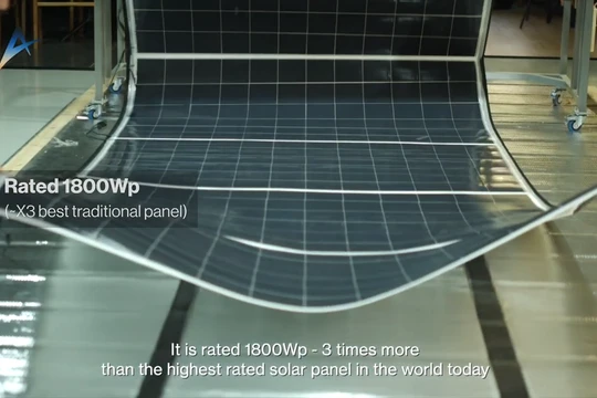 Tấm pin mặt trời dạng cuộn linh hoạt. Ảnh: Apollo Power