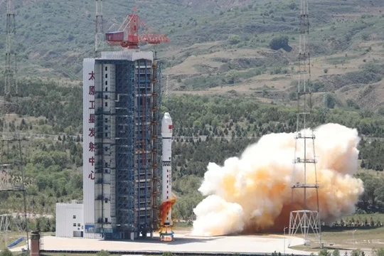 Trung Quốc phóng tên lửa Trường Chinh 2D đưa 41 vệ tinh lên quỹ đạo. Ảnh Video China Science