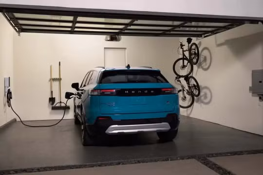 Xe điện Honda sạc điện tại nhà. Ảnh InsideEVs