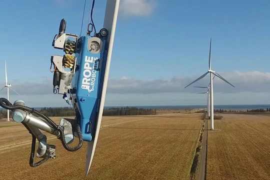  Robot sửa chữa cánh quạt tua-bin điện gió Rope Robotics. Ảnh Engineer Interesting
