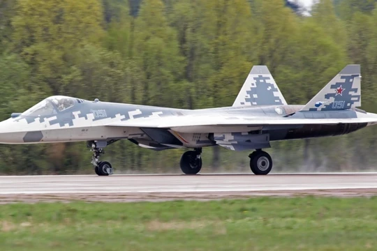 Máy bay tiêm kích tàng hình thế hệ 5 Su-57. Ảnh Military Watch.