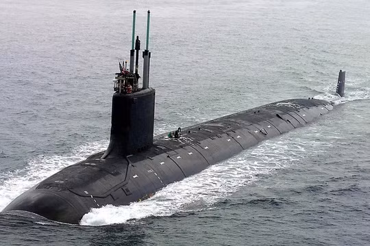 Tàu ngầm tấn công lớp Virginia, sẽ được chuyển đổi thành tàu ngầm gián điệp. Ảnh Naval News.