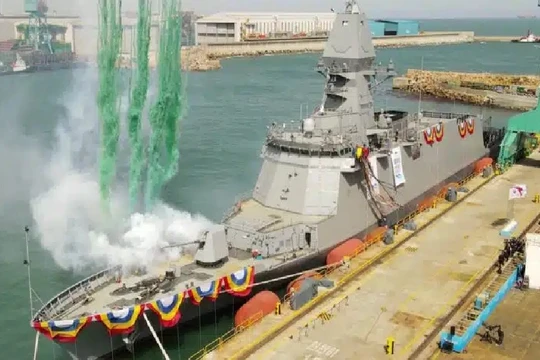 Khinh hạm FX Batch III lớp Chungnam, chiến hạm bán Aegis đầu tiên của Hải quân Hàn Quốc. Ảnh HHI