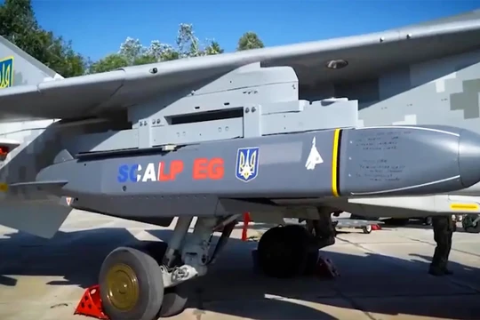 Máy bay ném bom Su- 24 Pencer của Ukraine, trang bị tên lửa hành trình SCALP-EG. Ảnh Army Recognition
