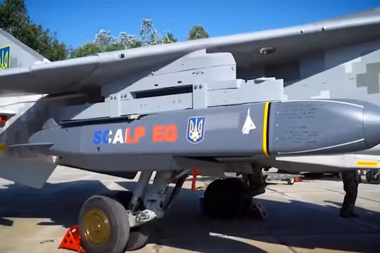Máy bay ném bom Su- 24 Pencer của Ukraine, trang bị tên lửa hành trình SCALP-EG. Ảnh Army Recognition