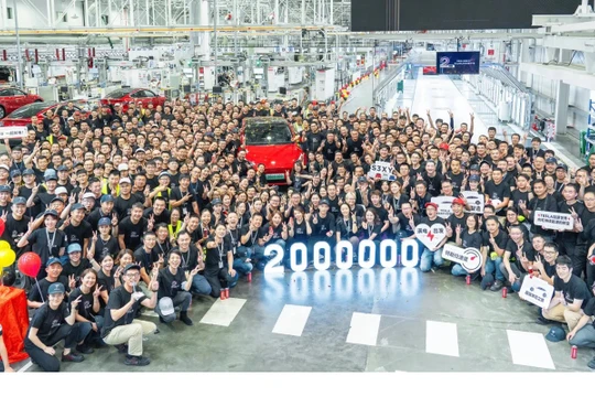 Tài khoản Twitter của Tesla Asia cho biết, nhà máy sản xuất xe điện Gigafactory Thượng Hải chế tạo chiếc ô tô thứ 2 triệu. Ảnh Tesla Asia