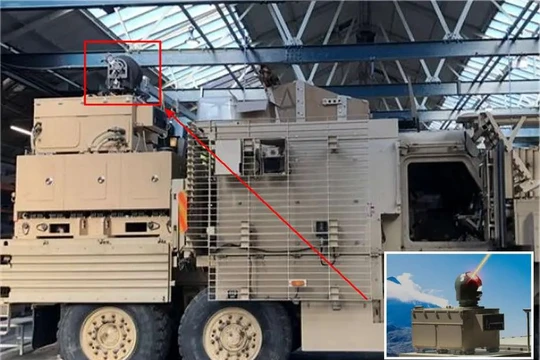 Hệ thống vũ khí laser DragonFire trên xe bọc thép Wolfhound cấu hình 6x6. Ảnh Army Recognition.